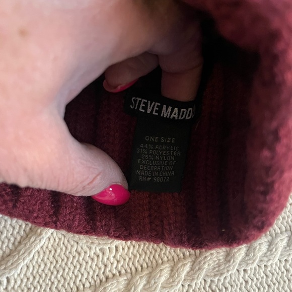 NWT Steve Madden Stylish Burgundy & Pink Flower Beanie/Toboggan O/S - Picture 3 of 8